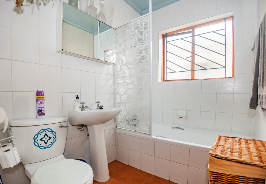 3 Bedroom Property for Sale in The Crest Western Cape
